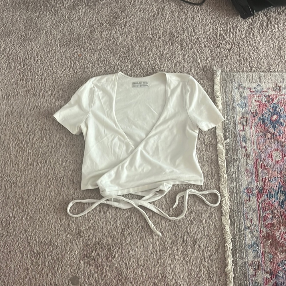 urban outfitters wrap top in a women’s small